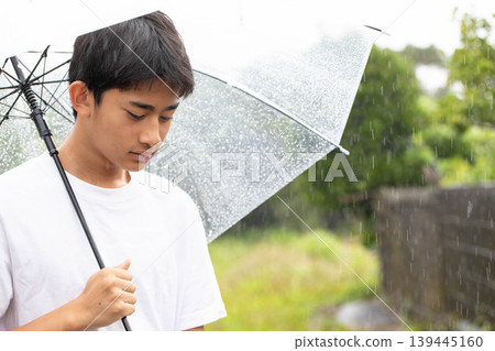 A man pointing a parasol 139445160