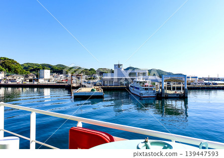 【福岡】宗像初夏:從上渡輪出發,抵達大島的景色。 【福岡】宗像初夏:從上渡輪出發,抵達大島的景色。 139447593