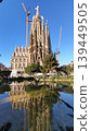 Sagrada Familia出現在水面上 139449505