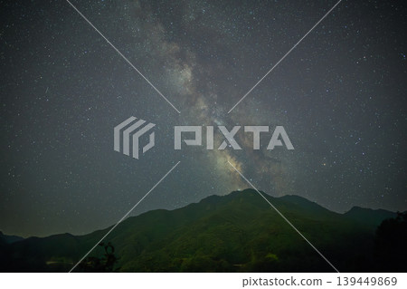 Yakushima, the Alps of the Ocean: A Starry Sky View of the Milky Way (Autumn) Yakushima, the Alps of the Ocean: A Starry Sky View of the Milky Way (Autumn) 139449869