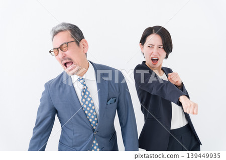 商人之間的鬥爭 商人之間的鬥爭 139449935