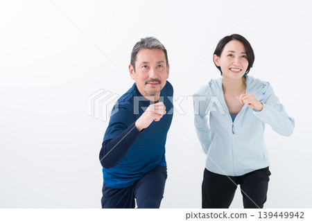 Middle-distance running (men and women) Middle-distance running (men and women) 139449942