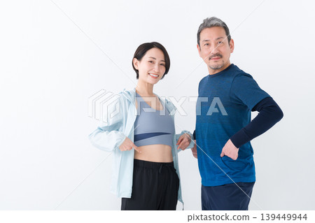 A middle-aged couple wearing sportswear A middle-aged couple wearing sportswear 139449944