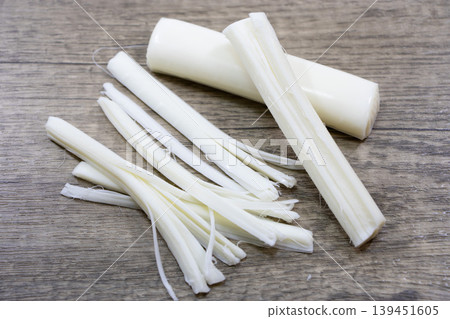 Ripping cheese Ripping cheese 139451605