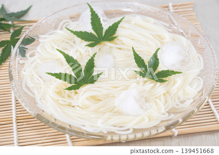 涼麵 139451668