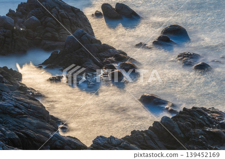 The sunset over Yakushima, where gods reside, shimmering in the waves (winter) The sunset over Yakushima, where gods reside, shimmering in the waves (winter) 139452169