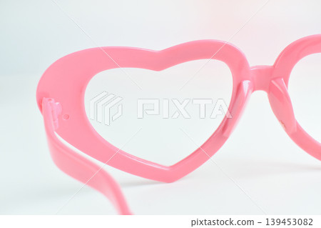 pink heart shape of glasses on white background 139453082