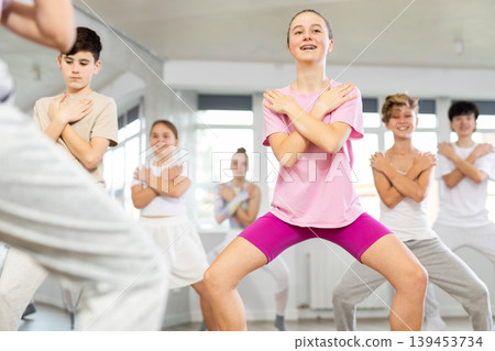 Group of children dancing hip hop Group of children dancing hip hop 139453734
