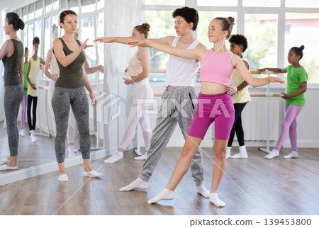 Teenage girl and boy training in pair in ballet studio 139453800