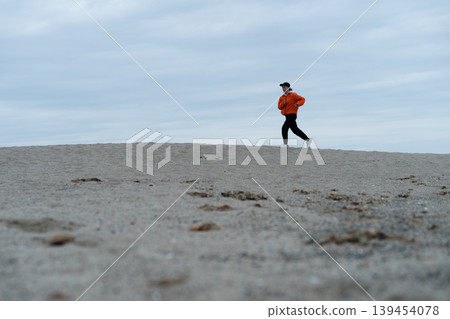 Female runners running along the coast 139454078