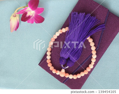 Prayer beads, Dendrobium orchids, background for Buddhist ceremonies Prayer beads, Dendrobium orchids, background for Buddhist ceremonies 139454105