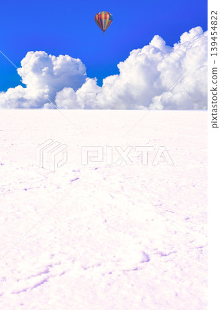 Salt lakes of the Uyuni Salt Flats during the dry season Salt lakes of the Uyuni Salt Flats during the dry season 139454822