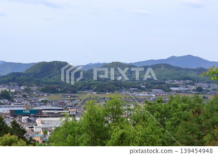 從明智城天守閣的瞭望台上眺望美濃金山城地區（岐阜縣可兒市） 139454948