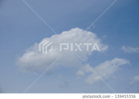藍天白雲飄浮 藍天白雲飄浮 139455356