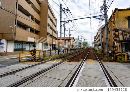 京都一乘寺週邊有鐵路道口和鐵軌的街景 京都一乘寺週邊有鐵路道口和鐵軌的街景 139455528