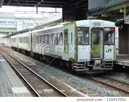 JR東日本 KiHa 110系 0系(攝於盛岡站) JR東日本 KiHa 110系 0系(攝於盛岡站) 139457092