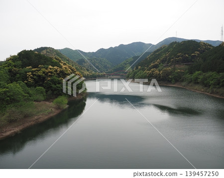 View from Tsubakiyama Lake Bridge in Hidaka River Town, Wakayama Prefecture 139457250