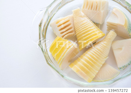 刺穿的竹筍 刺穿的竹筍 139457272