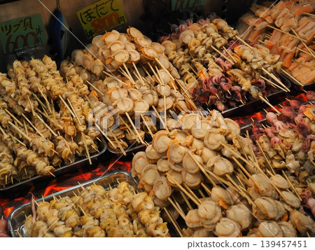 A selection of luxurious seafood skewers are available at the Toretore Market in Nanki Shirahama, including scallops and whelks, popular for eating on the go. A selection of luxurious seafood skewers are available at the Toretore Market in Nanki Shirahama, including scallops and whelks, popular for eating on the go. 139457451