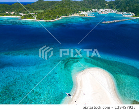 Drone footage of Agenashiki Island, an uninhabited island off Zamami Island. Akajima, Kerama Islands, Shimajiri District, Okinawa Prefecture 2025 Drone footage of Agenashiki Island, an uninhabited island off Zamami Island. Akajima, Kerama Islands, Shimajiri District, Okinawa Prefecture 2025 139457925