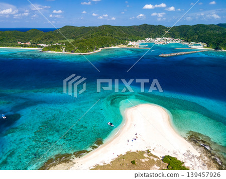 Drone footage of Agenashiki Island, an uninhabited island off Zamami Island. Akajima, Kerama Islands, Shimajiri District, Okinawa Prefecture 2025 Drone footage of Agenashiki Island, an uninhabited island off Zamami Island. Akajima, Kerama Islands, Shimajiri District, Okinawa Prefecture 2025 139457926