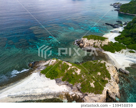 無人機拍攝的沖繩縣島尻郡慶良間群島赤島日津石海灘景色。 2025 無人機拍攝的沖繩縣島尻郡慶良間群島赤島日津石海灘景色。 2025 139458859