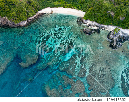 無人機拍攝的沖繩縣島尻郡慶良間群島赤島日津石海灘景色。 2025 無人機拍攝的沖繩縣島尻郡慶良間群島赤島日津石海灘景色。 2025 139458862