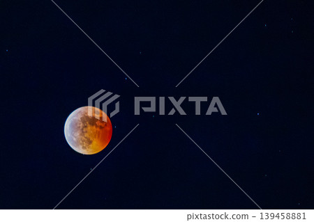 星空中漂浮著的月食 星空中漂浮著的月食 139458881