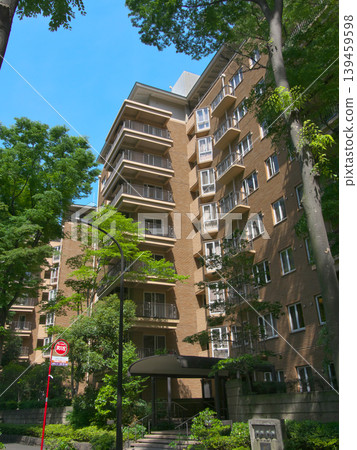 A lush, upscale apartment building in Hiroo: Urban landscape (May 2026) A lush, upscale apartment building in Hiroo: Urban landscape (May 2026) 139459598