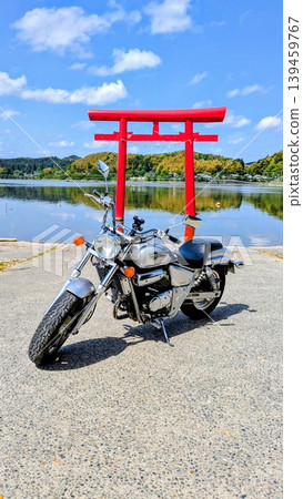 鳥居和摩托車 鳥居和摩托車 139459767