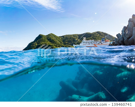 A half-submerged photo of Aka Beach on Aka Island. A ferry is passing in the distance. Aka Beach (Majyahama), Kerama Islands, Shimajiri District, Okinawa Prefecture A half-submerged photo of Aka Beach on Aka Island. A ferry is passing in the distance. Aka Beach (Majyahama), Kerama Islands, Shimajiri District, Okinawa Prefecture 139460741
