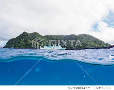 A half-submerged photo of Aka Beach on Aka Island. A ferry is passing in the distance. Aka Beach (Majyahama), Kerama Islands, Shimajiri District, Okinawa Prefecture A half-submerged photo of Aka Beach on Aka Island. A ferry is passing in the distance. Aka Beach (Majyahama), Kerama Islands, Shimajiri District, Okinawa Prefecture 139460809