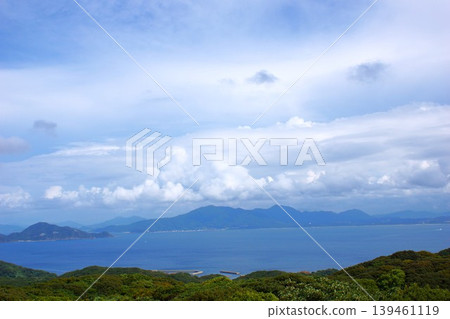 從禦嶽山展望台眺望宗像大島(地島和宗像市) 從禦嶽山展望台眺望宗像大島(地島和宗像市) 139461119