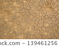 破碎的地面 139461256