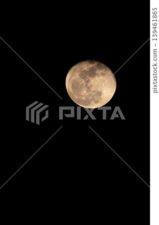 30 close-ups of the moon floating in the early spring night sky 30 close-ups of the moon floating in the early spring night sky 139461865