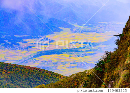 A rural landscape of the Aizu Basin viewed from Mount Bandai, a patchwork of autumn colors unfolding between clouds and autumn leaves. (Fukushima Prefecture) A rural landscape of the Aizu Basin viewed from Mount Bandai, a patchwork of autumn colors unfolding between clouds and autumn leaves. (Fukushima Prefecture) 139463225