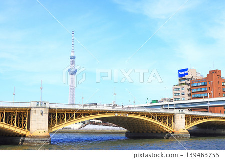 Scenery of Tokyo Sky Tree and Kuramae Bridge in Tokyo, Japan 139463755