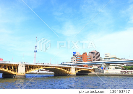 Scenery of Tokyo Sky Tree and Kuramae Bridge in Tokyo, Japan 139463757