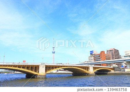 Scenery of Tokyo Sky Tree and Kuramae Bridge in Tokyo, Japan 139463758