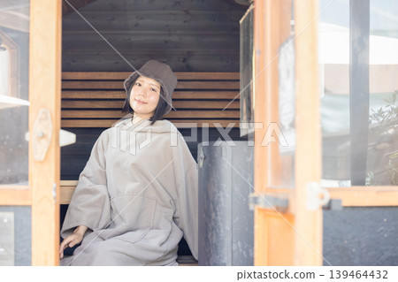 Woman enjoying the sauna 139464432