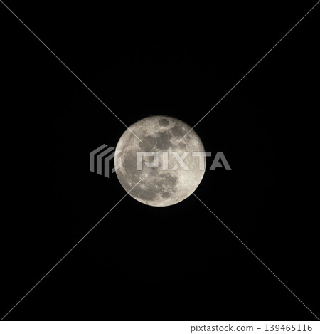 20張月亮在初春夜空中漂浮的特寫照片 139465116