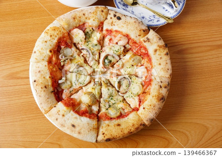 Seafood pizza 139466367