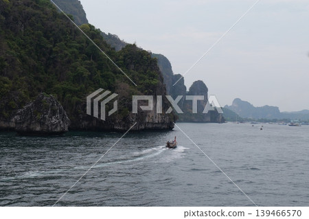 Phi Phi Island Paradise with Boats Phi Phi Island Paradise with Boats 139466570