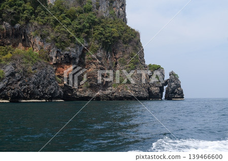 Phi Phi Island Paradise with Boats Phi Phi Island Paradise with Boats 139466600
