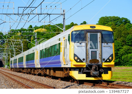 特快列車「汐彩」由E257系列500系列列車牽引運行。 特快列車「汐彩」由E257系列500系列列車牽引運行。 139467727