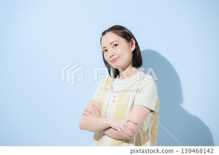 職業婦女(如育兒工作者、護理員和母親)略帶專橫或憤怒的姿態可能會引發問題。 職業婦女(如育兒工作者、護理員和母親)略帶專橫或憤怒的姿態可能會引發問題。 139468142