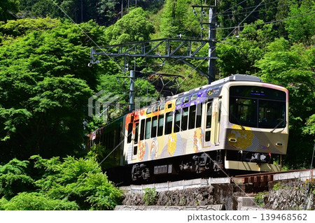 鐵路、火車、京都、叡山、叡山、舞、洛北、鞍馬、貴船口、新鮮的綠色植物、綠色、五月、風 鐵路、火車、京都、叡山、叡山、舞、洛北、鞍馬、貴船口、新鮮的綠色植物、綠色、五月、風 139468562