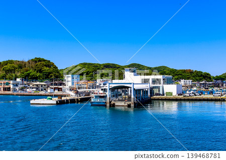 [Fukuoka] Early summer in Munakata: A view from a ferry departing from Oshima Port 139468781