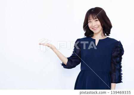 Business woman who is informative Business woman who is informative 139469335