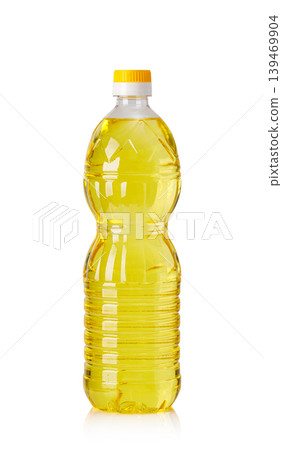 Vegetable cooking oil in plastic bottle Vegetable cooking oil in plastic bottle 139469904